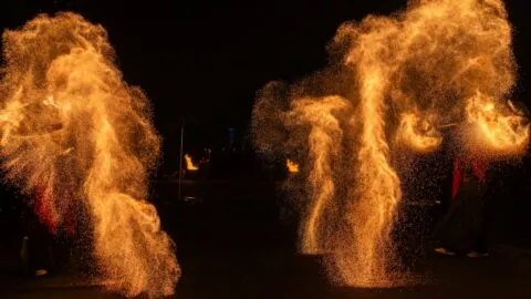 Video: bailarina queda envuelta en llamas durante espectáculo en China