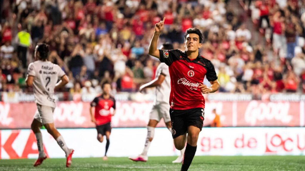 Gilberto Mora anota doblete y comanda victoria de Xolos ante Pumas