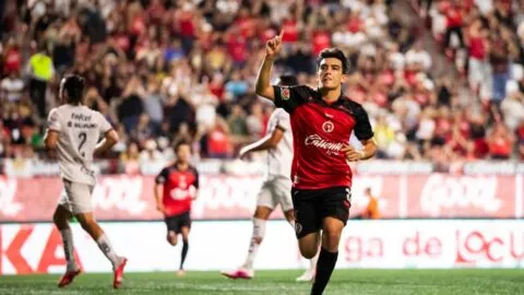 Gilberto Mora anota doblete y comanda victoria de Xolos ante Pumas