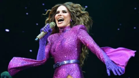 Gloria Trevi sufre caída durante concierto; así fue el momento