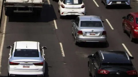Reducen carriles bajo el Complejo Vial Gonzalitos por obras del Metro en Monterrey