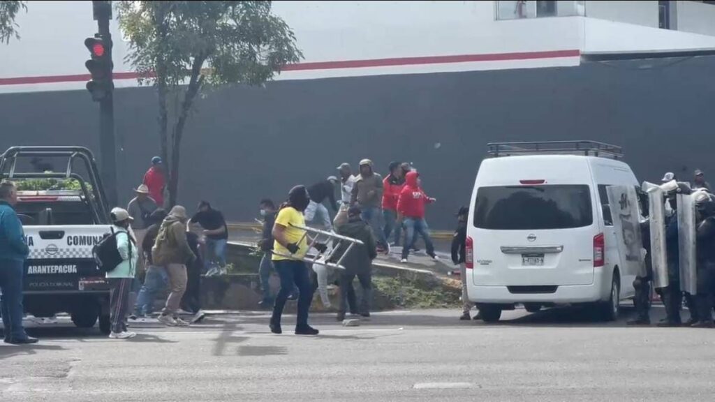Enfrentamiento entre Guardia Civil y comuneros.