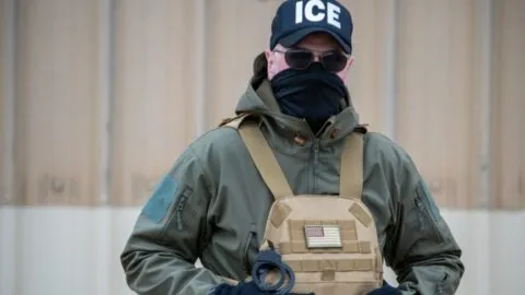 ICE propondrá seguro contra demandas para policías en alianzas 287(g)