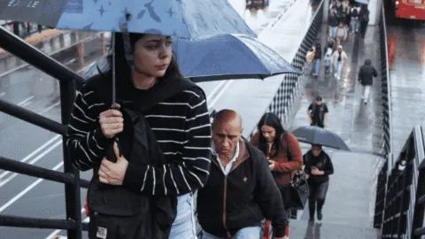 CDMX inicia la semana con lluvia, rachas de viento y máximas de 28 grados