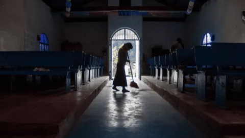 ¡Ya no hay respeto! Comando armado asalta a 25 feligreses dentro de una iglesia en Puebla