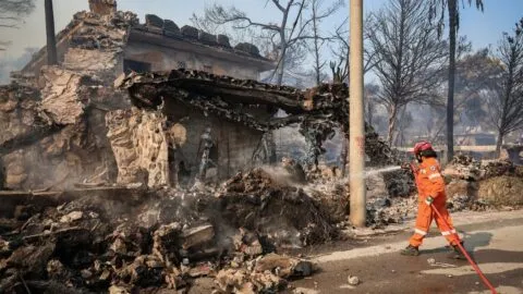 Incendios en Salamina, Grecia, dejan dos muertos y cientos de evacuados