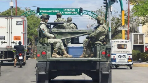 Accidente de camión de la Marina en Oaxaca deja 4 lesionados