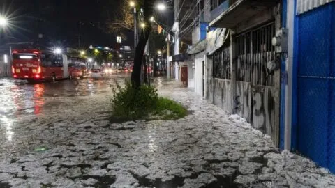 Lluvia y granizo colapsan CDMX; Harry Styles se cae en show y Metro suspende servicio