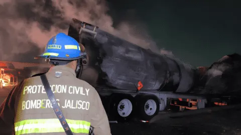 Explosión de pipa deja 4 muertos en San Pedro Tlaquepaque, Jalisco; investigan causas