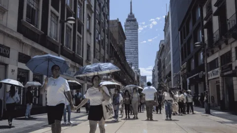 Pronostican lluvia fuerte y calor de hasta 29 grados en CDMX para este martes