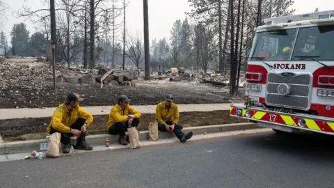 Incendios en Spokane, EE. UU., dejan más de 65 mil evacuados y cientos de casas destruidas