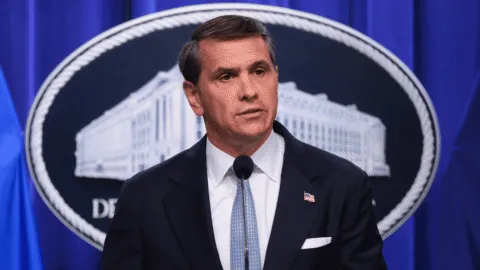 Senado confirma a Todd Blanche, exabogado de Trump, como nuevo fiscal general de EE. UU.