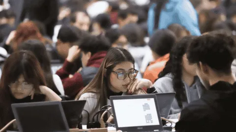UNAM comienza examen de control en CDMX entre nervios, ilusión y fallas técnicas