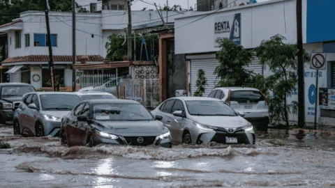 Dos ondas tropicales y el monzón mexicano provocarán lluvias en todo el país este martes 18 de agosto