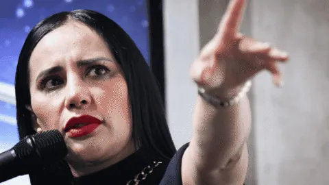 ¿Qué le pasó? Sandra Cuevas reaparece tras cirugía en el rostro; así luce