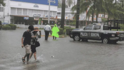 Ingresa nueva onda tropical este viernes; se espera lluvia en todos los estados