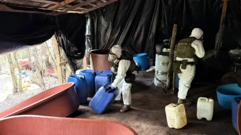Ejército y Guardia Nacional aseguran laboratorio de metanfetamina en Zitácuaro