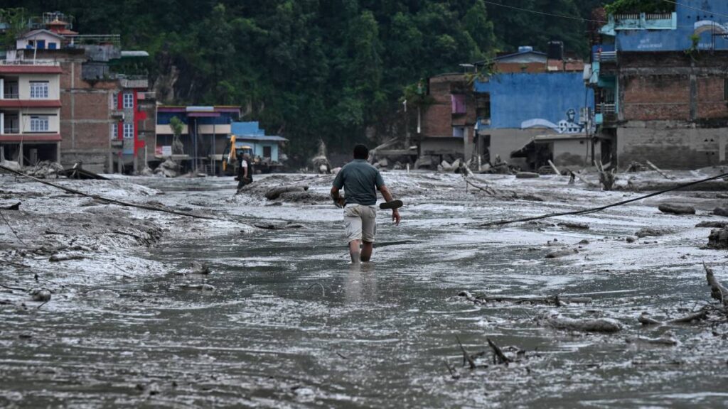 Siguen las acciones de emergencia en Nepal