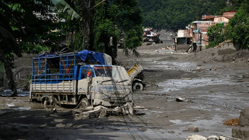 Destrucción por riada en la zona del Himalaya