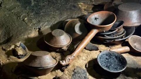 Mundo Zoque: INAH descubre cueva ceremonial con piezas prehispánicas en Chiapas