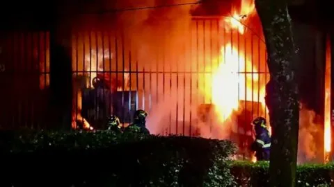 Incendio en edificio de Tlatelolco deja 2 lesionados y 80 evacuados; ya fue extinguido
