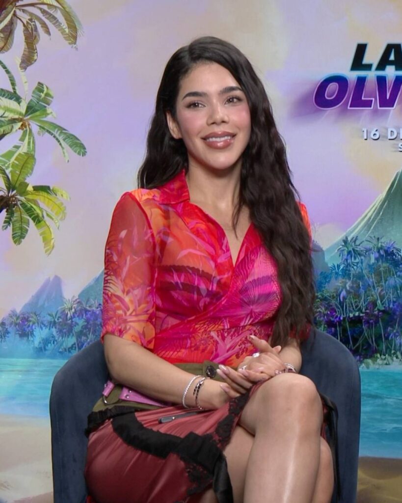 Kenia Os presta su voz a presta su voz a Raissa