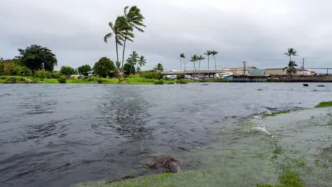 Sigue huracán Lala en el pacífico: alertan por lluvias e inundaciones