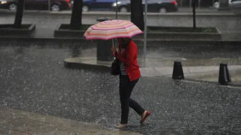 Jueves de lluvias en todo el país, por ondas tropicales y monzón mexicano