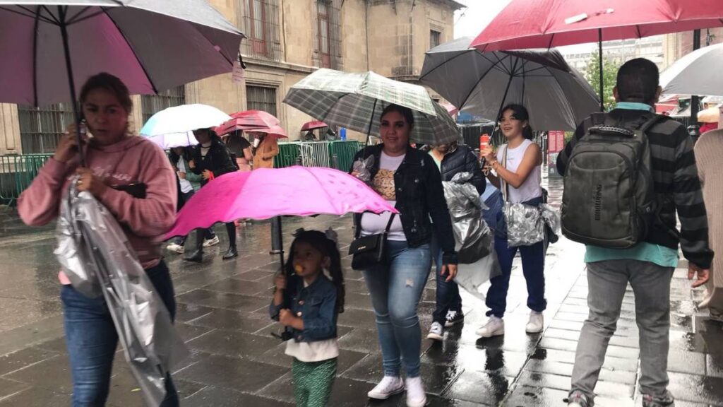 El SMN pronostica lluvias fuertes e intensas durante todo el fin de semana en gran parte del país, con mayor impacto en Nayarit, Jalisco y Sinaloa, además de riesgo de inundaciones y deslaves.