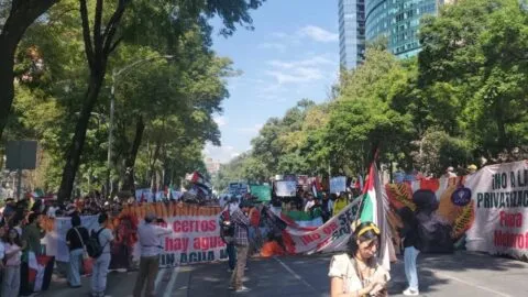Marcha “El agua no se vende, se defiende” avanza hacia el Zócalo de la CDMX
