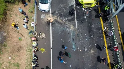 Autobús vuelca en la México-Pachuca; hay un muerto y decenas de lesionados