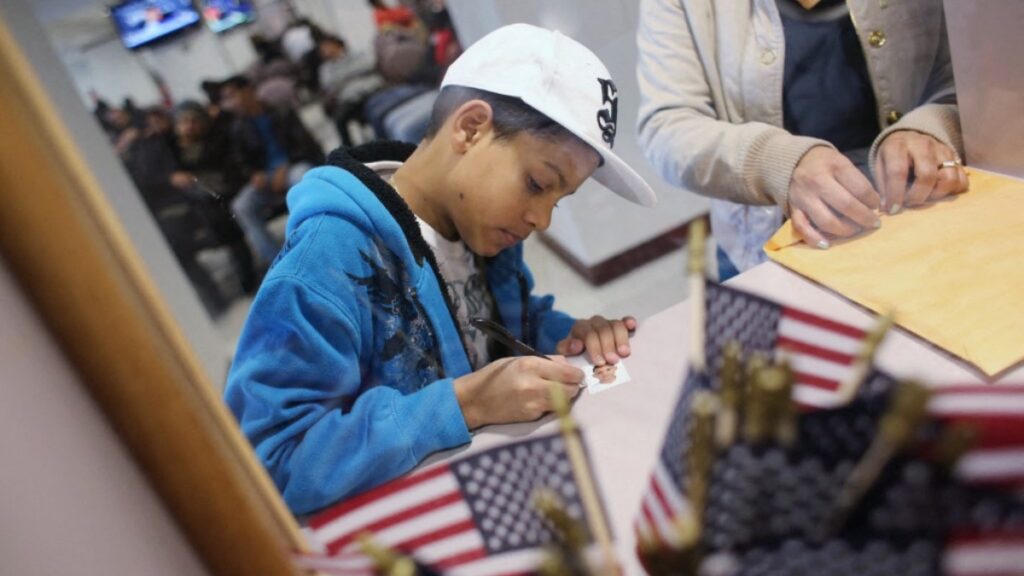 NY hará gratuito el cuidado infantil para todas las familias.