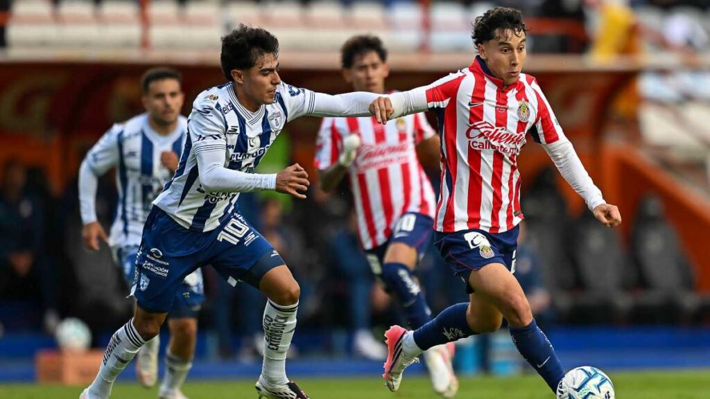 Pachuca reacciona y le arrebata el triunfo a Chivas