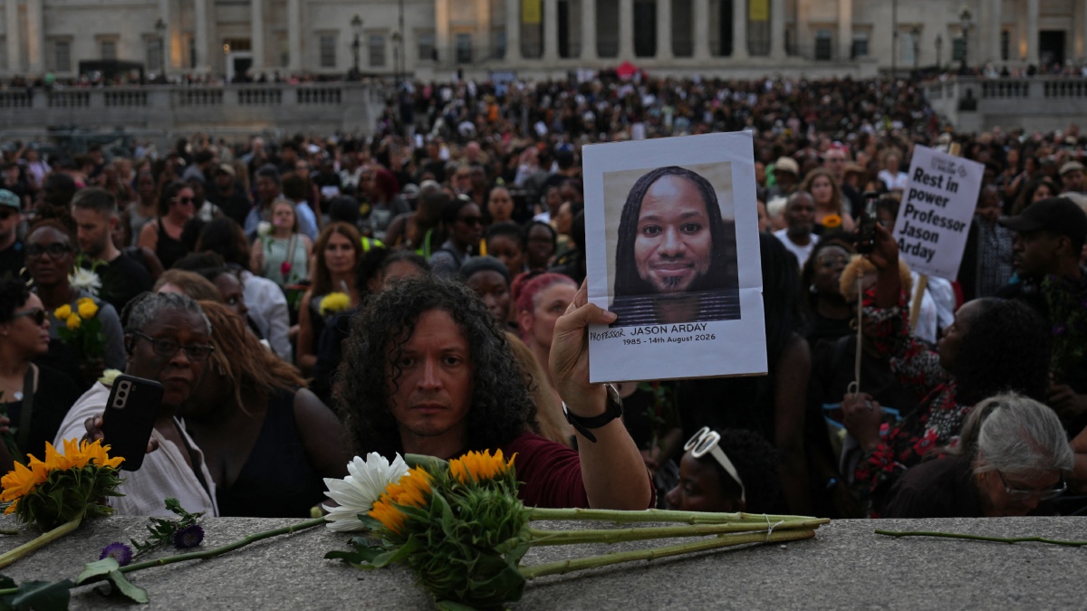 Más de 30,000 firmas solicitan investigar la muerte de Jason Arday y sin el acoso público fue motivo del desenlace.