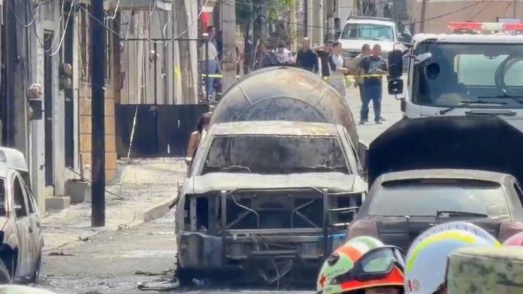 Autoridades mantienen resguardada la zona de la explosión por fuga de gas mientras continúan los peritajes.