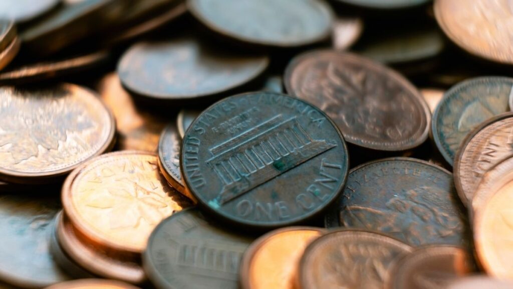 Podrías tener una de estas monedas y venderlas.