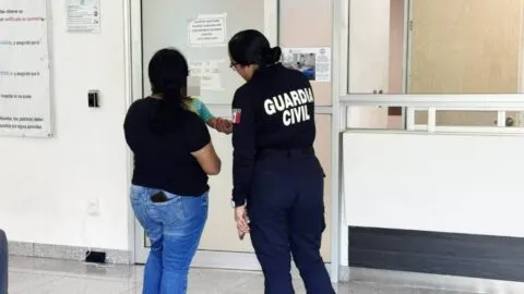 ¡Rápida reacción! Policías salvan a niño que ingirió cloro por accidente en Michoacán
