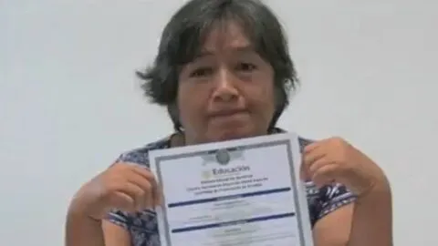A los 63 años cumple el sueño de terminar la preparatoria en Yucatán