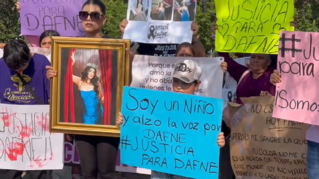 Madre de Dafne exige justicia y revisión de colegios militarizados. Foto: Missael D