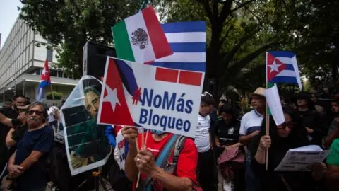 Colectivo en apoyo a Cuba encabeza las movilizaciones en CDMX este 14 de agosto