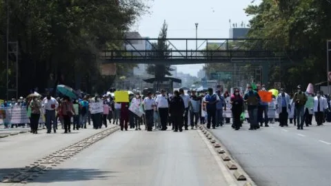 Trabajadores del Hospital Infantil de México “Federico Gómez” encabezan las movilizaciones en CDMX este 21 de agosto