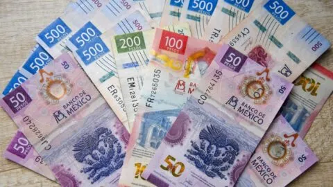 ¿Te dieron un billete falso? Cómo identificarlo y qué debes hacer