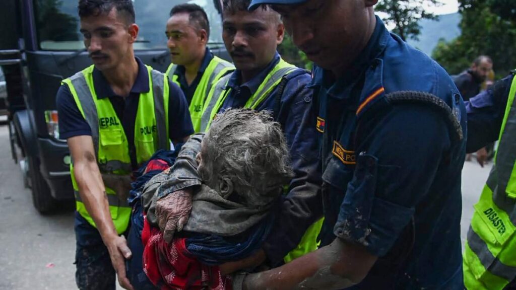 nepal-tibet-inundaciones-antes-despues-destruccion-rescate