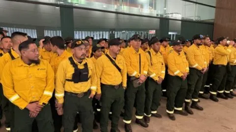México envía segundo contingente de brigadistas para combatir incendios forestales en Canadá