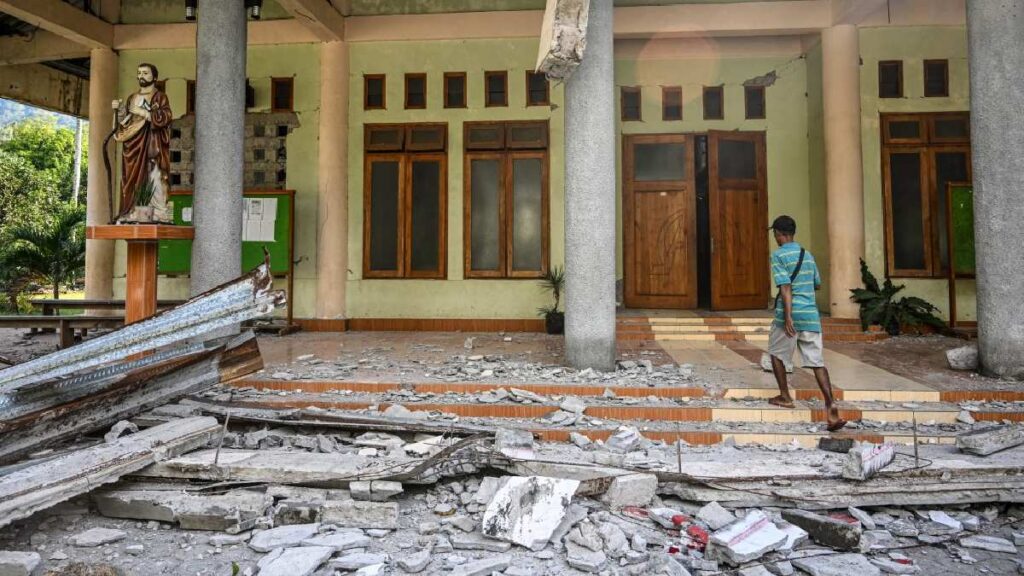 terremoto-77-indonesia-destruccion-imagenes