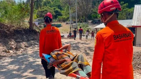 Imágenes revelan la fuerza del terremoto de 7.7 en Indonesia
