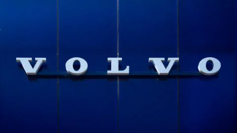 ¿Tienes un Volvo EX30? Profeco alerta por riesgo al cargar la batería