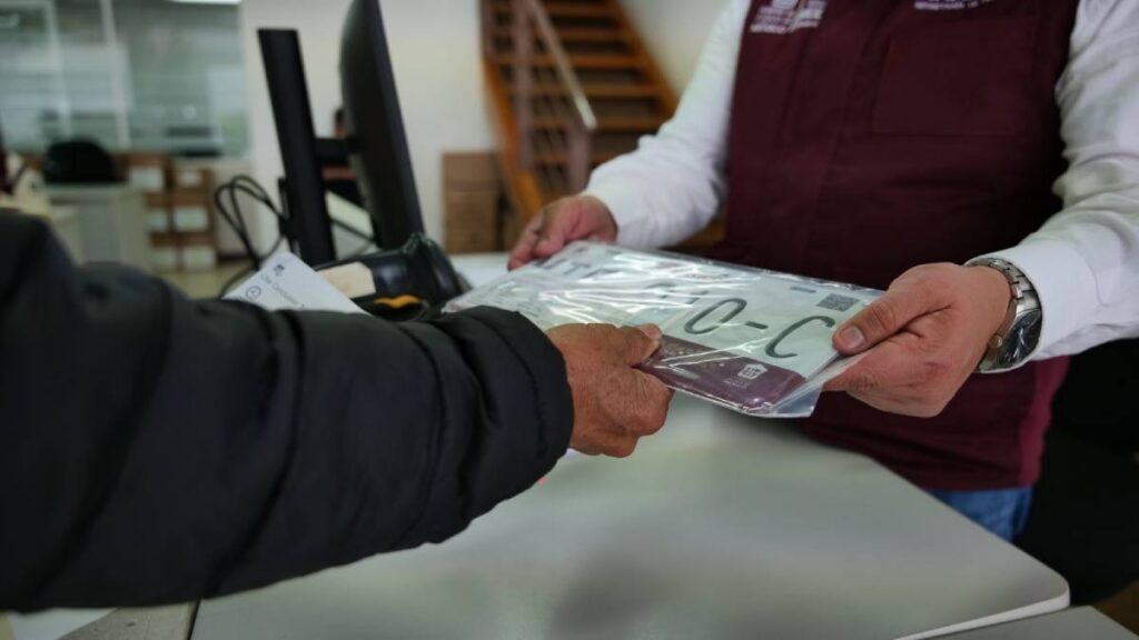 La multa por no reemplacar supera los 2 mil 300 pesos, además del inminente traslado del vehículo al corralón