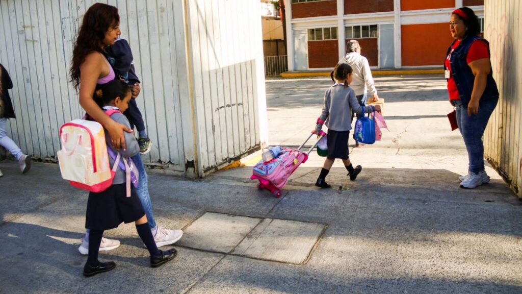 Policías de la SSC reforzarán la vigilancia en escuelas y rutas de transporte durante el regreso a clases CDMX 2026.
