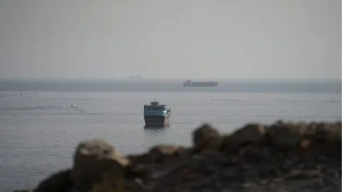 Emiratos acusa a Irán de atacar un petrolero en el estrecho de Ormuz